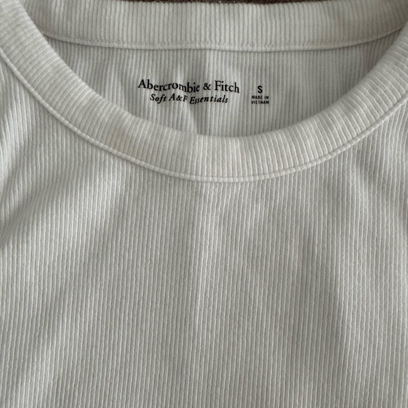 Abercrombie & Fitch- Women's Essential Rib Tuckable Crew Tank in White- Small - Picture 3 of 4